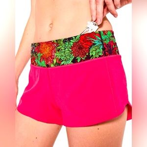 ☀️ NWOT Lululemon “Speed Up Short 2.5” in Fuschia Pink/Zen Garden Multi, size 2